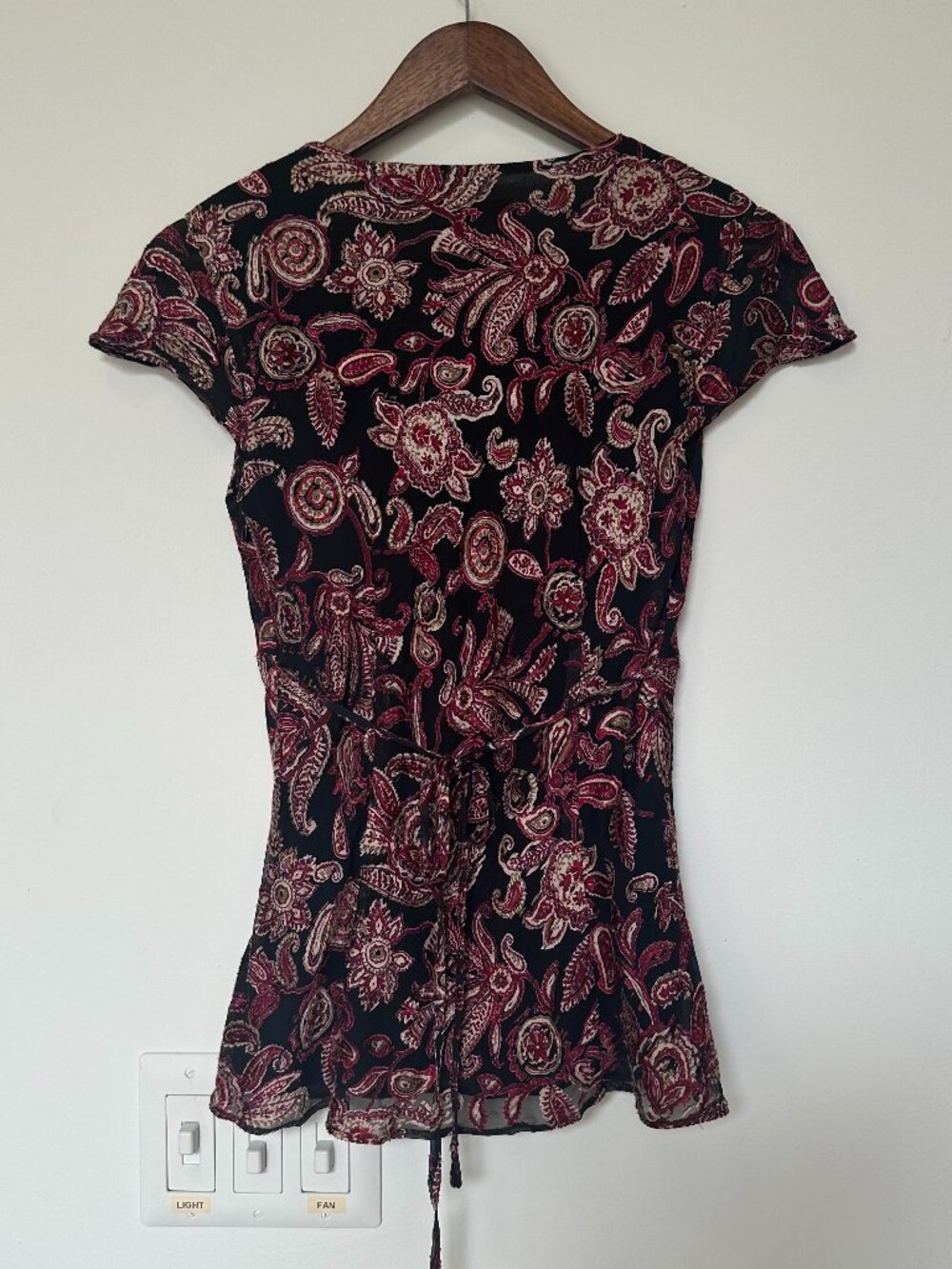 Ann Taylor Loft Paisley V-Neck Tie-Back Top size 2 🌹 - Picture 3 of 5